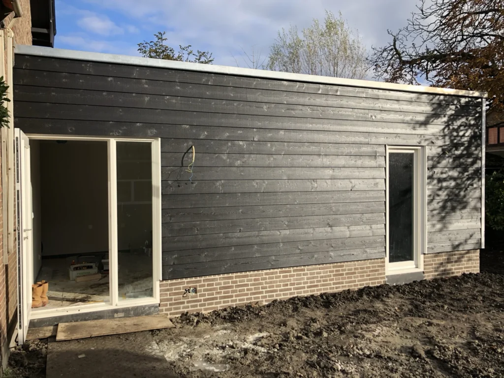 Aanbouw aan een vakantiehuis in Kattendijke door J.F. Peeters – foto 4