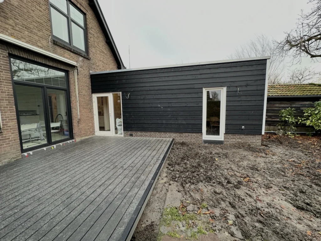 Aanbouw aan een vakantiehuis in Kattendijke door J.F. Peeters – foto 9