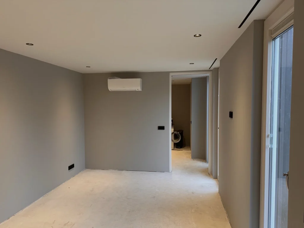 Garageverbouwing met slaapkamer en badkamer in Kwadendamme door J.F. Peeters – foto 8